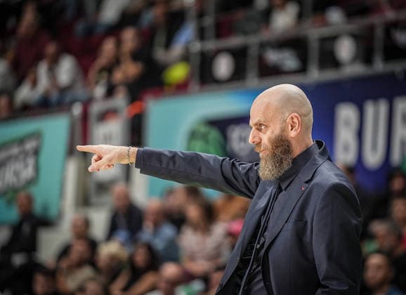 TOFAS v Niners Chemnitz - BKT EuroCup BURSA, TURKIYE - SEPTEMBER 29: TOFAS head coach Massimo Cancellieri leads his team during the BKT EuroCup Week Group C opening match between TOFAS and Niners Chemnitz in Bursa, Turkiye, on September 29, 2026. Sergen Sezgin Anadolu Bursa Turkey. Editorial use only. Please get in touch for any other usage.  Copyright: x2026xAnadoluxSergenxSezginx