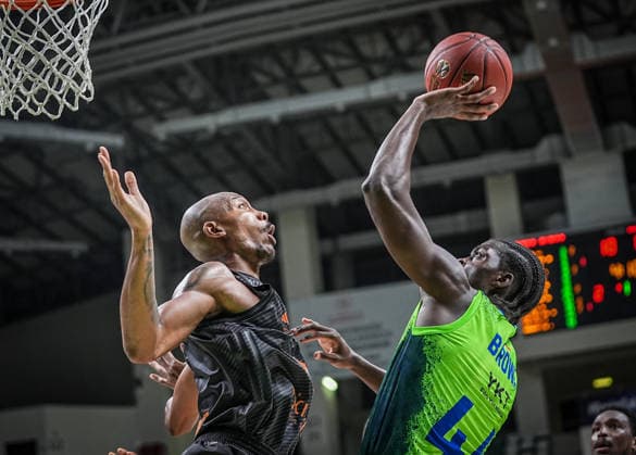 TOFAS v Niners Chemnitz - BKT EuroCup BURSA, TURKIYE - SEPTEMBER 29: Brown (R) of TOFAS vies with Atking (L) of Niners Chemnitz during the BKT EuroCup Week Group C opening match between TOFAS and Niners Chemnitz in Bursa, Turkiye, on September 29, 2026. Sergen Sezgin Anadolu Bursa Turkey. Editorial use only. Please get in touch for any other usage.  Copyright: x2026xAnadoluxSergenxSezginx