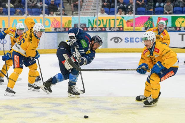September 29, 2026, Quinto, Gottardo Arena, NL HC Ambri Piotta vs. HC Davos 77 Michael Joly (Ambri) vs. 93 Yannick Frehner (Davos) Quinto, Gottardo Arena, Ticino, Switzerland Copyright: xJustPictures.ch JarixPestelaccix jp-en-JaPe-JP6_JAr_NL_HCAP_HCD_29Sep2026_000039