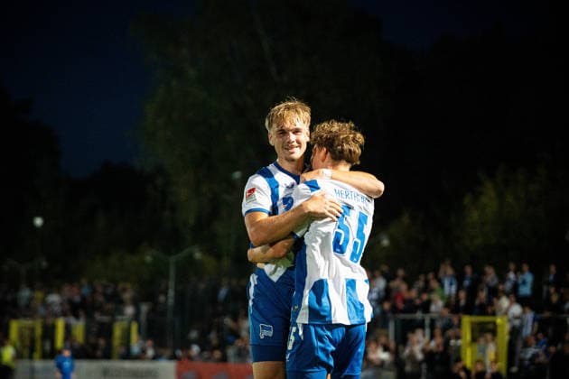 Friendly Match: Hertha BSC vs. Hertha 03 Zehlendorf Berlin, September 29, 2026: Friendly match—Niklas HILDEBRANDT (Hertha BSC, 26) and Pino WILL (Hertha BSC, 55) celebrate a goal during the Hertha BSC vs. Hertha 03 Zehlendorf match at Ernst Reuter Sportfeld on September 29, 2026 in Berlin, Germany Copyright: xBEAUTIFULxSPORTS Kuehnx