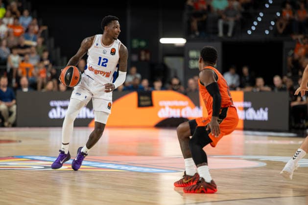 EuroLeague Round 2 match between Valencia Basket and of Kosner Baskonia Vitoria Gasteiz Damion Baugh of Kosner Baskonia Vitoria Gasteiz seen in action during the EuroLeague Round 2 match between Valencia Basket and of Kosner Baskonia Vitoria Gasteiz at Roig Arena , (Valencia ) on September 29, 2025. Copyright: xVicentexVidalxFernandezx