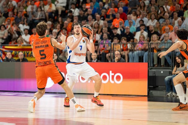 EuroLeague Round 2 match between Valencia Basket and of Kosner Baskonia Vitoria Gasteiz Rodions Kurucs of Kosner Baskonia Vitoria Gasteiz seen in action during the EuroLeague Round 2 match between Valencia Basket and of Kosner Baskonia Vitoria Gasteiz at Roig Arena , (Valencia ) on September 29, 2025. Copyright: xVicentexVidalxFernandezx