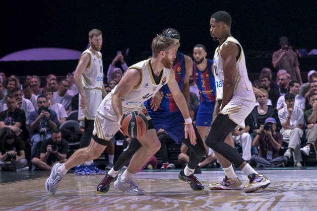 Dubai Basketball v FC Barcelona, Barca - EuroLeague DUBAI, UNITED ARAB EMIRATES - SEPTEMBER 29: Players in action during the EuroLeague match between Dubai Basketball and FC Barcelona at Coca-Cola Arena in Dubai, United Arab Emirates, on September 29, 2026. Hassan al Raisi Anadolu Dubai United Arab Emirates. Editorial use only. Please get in touch for any other usage.  Copyright: x2026xAnadoluxHassanxalxRaisix