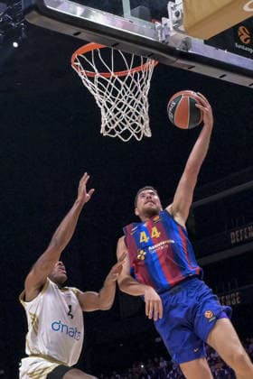 Dubai Basketball v FC Barcelona, Barca - EuroLeague DUBAI, UNITED ARAB EMIRATES - SEPTEMBER 29: Jaron Samuel Blossomgame (4) of Dubai Basketball in action against Joel Parra (44) of FC Barcelona during the EuroLeague match between Dubai Basketball and FC Barcelona at Coca-Cola Arena in Dubai, United Arab Emirates, on September 29, 2026. Hassan al Raisi Anadolu Dubai United Arab Emirates. Editorial use only. Please get in touch for any other usage.  Copyright: x2026xAnadoluxHassanxalxRaisix