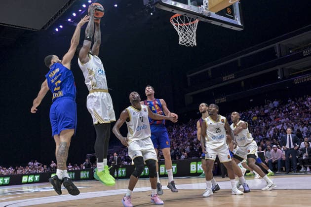 Dubai Basketball v FC Barcelona, Barca - EuroLeague DUBAI, UNITED ARAB EMIRATES - SEPTEMBER 29: Players in action during the EuroLeague match between Dubai Basketball and FC Barcelona at Coca-Cola Arena in Dubai, United Arab Emirates, on September 29, 2026. Hassan al Raisi Anadolu Dubai United Arab Emirates. Editorial use only. Please get in touch for any other usage.  Copyright: x2026xAnadoluxHassanxalxRaisix