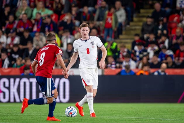 CZECHIA - ENGLAND Elliot Anderson of England and Manchester City on the ball during UEFA Nations League - League A - Group A3 - Matchday 2 - football match between Czechia and England. Fortuna Arena, Eden, Stadion, Prague, Czechia September 29, 2026. Photo by Branislav Racko Copyright: xx 080A5372