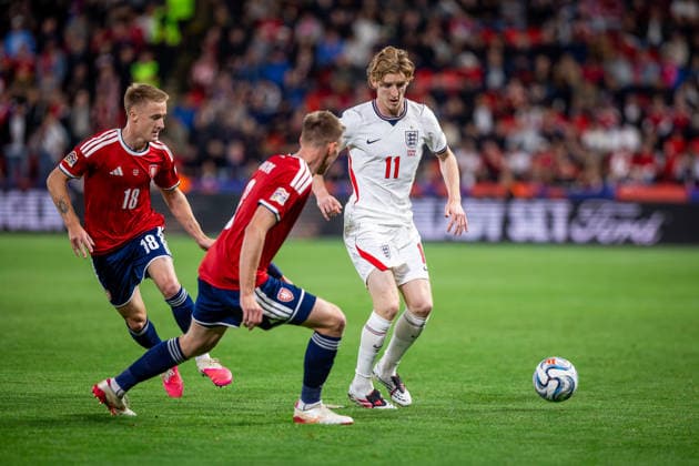 CZECHIA - ENGLAND Anthony Gordon of England and Barcelona and Matej Radosta of Czechia and FK Teplice during UEFA Nations League - League A - Group A3 - Matchday 2 - football match between Czechia and England. Fortuna Arena, Eden, Stadion, Prague, Czechia September 29, 2026. Photo by Branislav Racko Copyright: xx 080A5487
