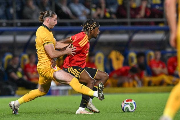 260924 Belgium U21, U 21 vs Wales U21 Archie Harris (5) of Wales fighting for the ball with Samuel Mbangula (10) of Belgium during a soccer game between the Under 21 national teams of Belgium and Wales on matchday 11 in group I in the qualifying of the UEFA Under 21 Championship , on Tuesday 29 September 2026 in Westerlo , Belgium .(Photo by David Catry Isosport) Westerlo Belgium  Copyright: xDavidxCatryx 20260929DC2_5549