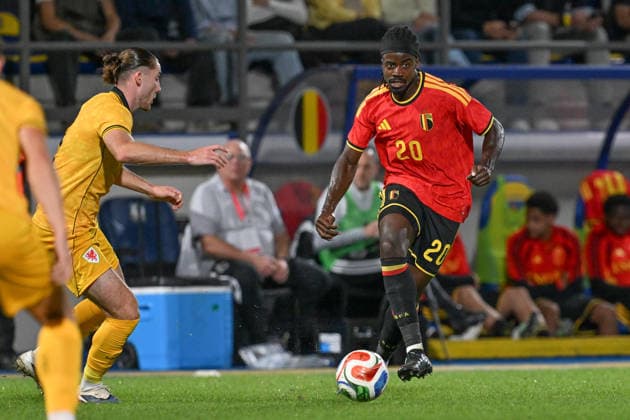 260924 Belgium U21, U 21 vs Wales U21 Archie Harris (5) of Wales defending on Richie Sagrado (20) of Belgium during a soccer game between the Under 21 national teams of Belgium and Wales on matchday 11 in group I in the qualifying of the UEFA Under 21 Championship , on Tuesday 29 September 2026 in Westerlo , Belgium .(Photo by David Catry Isosport) Westerlo Belgium  Copyright: xDavidxCatryx 20260929DC2_5595