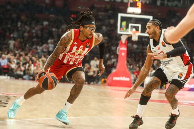 Crvena zvezda v Hapoel Tel Aviv - EuroLeague BELGRADE, SERBIA - SEPTEMBER 29: Chima Moneke (L) of Crvena Zvezda in action during the 2026 2027 EuroLeague Round 2 match between Crvena zvezda and Hapoel Tel Aviv at Beogradska Arena in Belgrade, Serbia on September 29, 2026. Filip Stevanovic Anadolu Belgrade Serbia. Editorial use only. Please get in touch for any other usage.  Copyright: x2026xAnadoluxFilipxStevanovicx