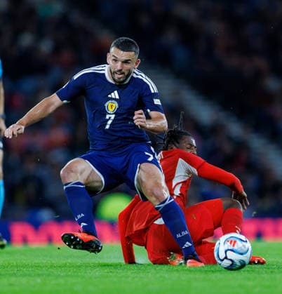 29.09.2026 Scotland v Switzerland, UEFA Nations League, League Stage : John McGinn wins the ball for Scotland  Copyright: xKennyxRamsay.Scotlandx NINTCHDBPICT001112142494
