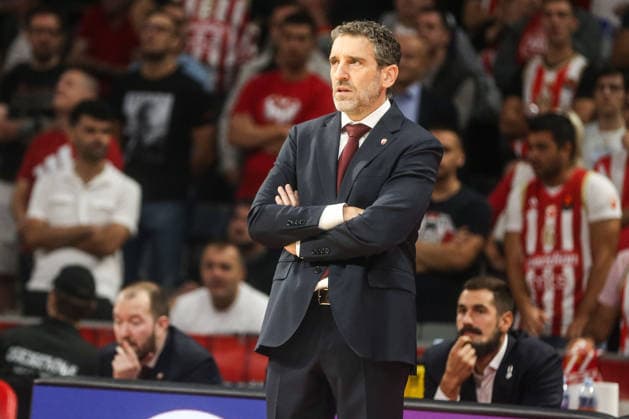 Crvena zvezda v Hapoel Tel Aviv - EuroLeague BELGRADE, SERBIA - SEPTEMBER 29: Head Coach Ibon Navarro of Crvena Zvezda follows the 2026 2027 EuroLeague Round 2 match between Crvena zvezda and Hapoel Tel Aviv at Beogradska Arena in Belgrade, Serbia on September 29, 2026. Filip Stevanovic Anadolu Belgrade Serbia. Editorial use only. Please get in touch for any other usage.  Copyright: x2026xAnadoluxFilipxStevanovicx