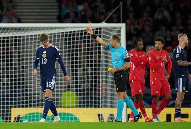 Referee Nenad Minakovic shows a red card to Jack Hendry of Scotland after rescinding the yellow card he showed to Hendry earlier for a foul on Dan Ndoye of Switzerland. Scotland v Switzerland, Football, UEFA Nation s League, Group B1, Hampden Park, Glasgow, UK, Hampden Park, Glasgow, Scotland, Scotland, UK - 29 Sep 2026Glasgow Hampden Park Scotland United Kingdom Copyright: xStuartxWallace Shutterstockx 17176216ba