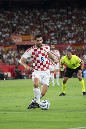 SEVILLE, SPAIN - SEPTEMBER 29: Mateo Kovacic (N8) runs with the ball during the UEFA Nations League match between Spain and Croatia at the Stadium Ramon Sanchez Pizjuan on the 29th of September, 2026 in Sevilla, Spain Copyright: xAndresxLopezxSheridanxx xSPPx Sportspressphoto_SPR242748