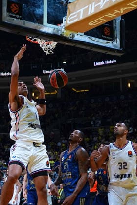 ISTANBUL, TURKEY - SEPTEMBER 29: Will Clyburn (R) of Fenerbahce Tarfin Istanbul andOscar Da Silva 1 of Bayern Munich in action during the EuroLeague Regular Season Round 2 match between Fenerbahce Tarfin Istanbul and Bayern Munich at ULKER Sports and Event Hall , on September 29, 2026, in Istanbul , Turkey. ( Photo by Seskimphoto ) Istanbul Atasehir Turkey Istanbul Atasehir Turkey Copyright: xSeskimphotox FBahce-BayernM-2909 (34)