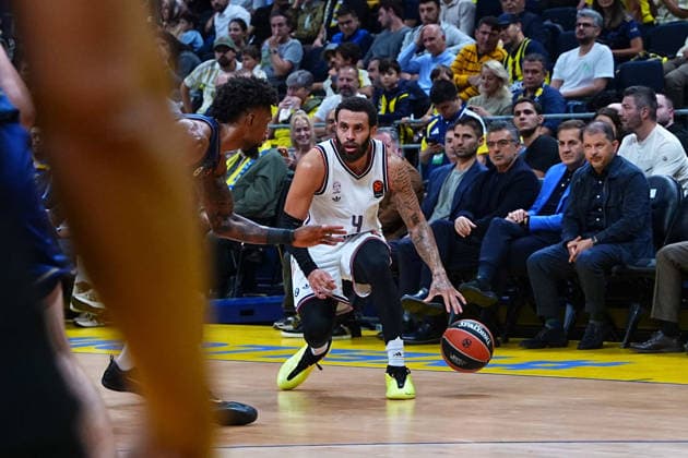 ISTANBUL, TURKEY - SEPTEMBER 29: Duane Washington 4 of Bayern Munich in action during the EuroLeague Regular Season Round 2 match between Fenerbahce Tarfin Istanbul and Bayern Munich at ULKER Sports and Event Hall , on September 29, 2026, in Istanbul , Turkey. ( Photo by Seskimphoto ) Istanbul Atasehir Turkey Istanbul Atasehir Turkey Copyright: xSeskimphotox FBahce-BayernM-2909 (31)
