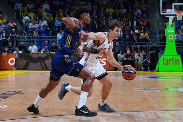 ISTANBUL, TURKEY - SEPTEMBER 29: Braxton Key (L) of Fenerbahce Tarfin Istanbul and Justinian Jessup (R) of Bayern Munich in action during the EuroLeague Regular Season Round 2 match between Fenerbahce Tarfin Istanbul and Bayern Munich at ULKER Sports and Event Hall , on September 29, 2026, in Istanbul , Turkey. ( Photo by Seskimphoto ) Istanbul Atasehir Turkey Istanbul Atasehir Turkey Copyright: xSeskimphotox FBahce-BayernM-2909 (37)
