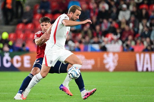 From left Robin Hranac of Czechia and Harry Kane of England in action during the UEFA Nations League, A3 group 2nd round match Czech Republic vs England, on September 29, 2026, in Prague, Czech Republic. (CTKxPhoto MichalxKamaryt) CTKPhotoP2026092908575  CTKPhotoP2026092908575