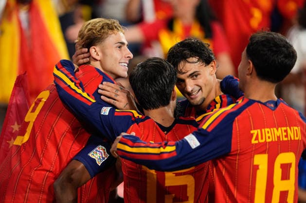 September 29, 2026, Sevilla, Sevilla, Spain: Lamine Yamal of Spain celebrates after scoring his team s first goal with teammates during the UEFA Nations League 2026 27 group phase match between Spain and Croatia at Ramon Sanchez-Pizjuan stadium on September 29, 2026, in Sevilla, Spain. Spain V Croatia - UEFA Nations League 2026 27 Group A3 MD2  - ZUMAa181 20260929_zaa_a181_073 Copyright: xJoaquinxCorcherox