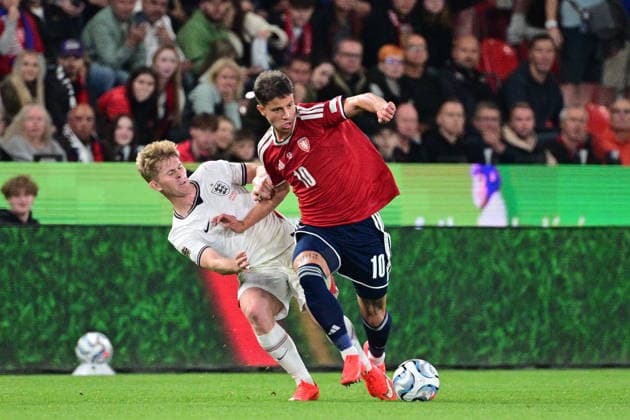 From left Adam Hlozek of Czechia and Nico O Reilly of England in action during the UEFA Nations League, A3 group 2nd round match Czech Republic vs England, on September 29, 2026, in Prague, Czech Republic. (CTKxPhoto MichalxKamaryt) CTKPhotoP2026092908682  CTKPhotoP2026092908682