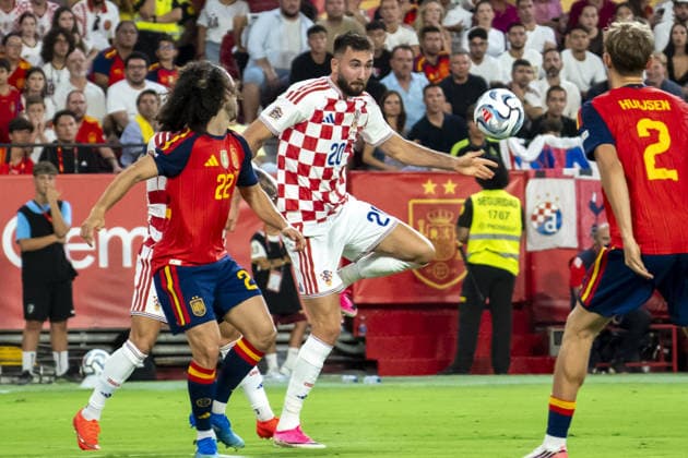 SEVILLE, SPAIN - SEPTEMBER 29: Dion Beljo (N20) shots in the box during the UEFA Nations League match between Spain and Croatia at the Stadium Ramon Sanchez Pizjuan on the 29th of September, 2026 in Sevilla, Spain Copyright: xAndresxLopezxSheridanxx xSPPx Sportspressphoto_SPR242752