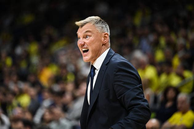 Fenerbahce Tarfin v Bayern Munich - EuroLeague ISTANBUL, TURKIYE - SEPTEMBER 29: Head coach of Fenerbahce Tarfin Sarunas Jasikevicius reacts during the EuroLeague Round 2 match between Fenerbahce Tarfin and Bayern Munich at Ulker Sports and Event Hall in Istanbul, Turkiye, on September 29, 2026. Hakan Akgun Anadolu Istanbul Turkey. Editorial use only. Please get in touch for any other usage.  Copyright: x2026xAnadoluxHakanxAkgunx
