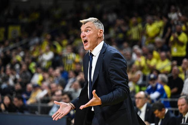 Fenerbahce Tarfin v Bayern Munich - EuroLeague ISTANBUL, TURKIYE - SEPTEMBER 29: Head coach of Fenerbahce Tarfin Sarunas Jasikevicius reacts during the EuroLeague Round 2 match between Fenerbahce Tarfin and Bayern Munich at Ulker Sports and Event Hall in Istanbul, Turkiye, on September 29, 2026. Hakan Akgun Anadolu Istanbul Turkey. Editorial use only. Please get in touch for any other usage.  Copyright: x2026xAnadoluxHakanxAkgunx