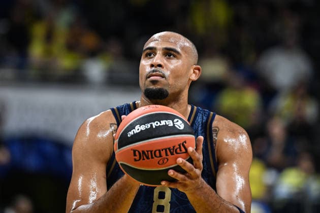 Fenerbahce Tarfin v Bayern Munich - EuroLeague ISTANBUL, TURKIYE - SEPTEMBER 29: Fenerbahce Tarfin player Talen Horton-Tucker takes a free throw during the EuroLeague Round 2 match between Fenerbahce Tarfin and Bayern Munich at Ulker Sports and Event Hall in Istanbul, Turkiye, on September 29, 2026. Hakan Akgun Anadolu Istanbul Turkey. Editorial use only. Please get in touch for any other usage.  Copyright: x2026xAnadoluxHakanxAkgunx
