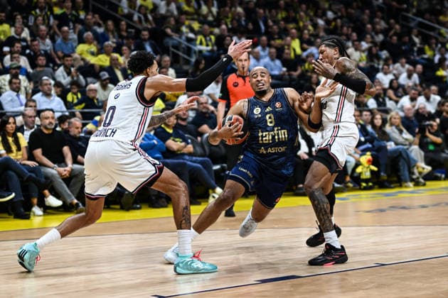 Fenerbahce Tarfin v Bayern Munich - EuroLeague ISTANBUL, TURKIYE - SEPTEMBER 29: Talen Horton-Tucker (8) of Fenerbahce Tarfin in action against Miles Benjamin Norris (0) of Bayern Munich during the EuroLeague Round 2 match between Fenerbahce Tarfin and Bayern Munich at Ulker Sports and Event Hall in Istanbul, Turkiye, on September 29, 2026. Hakan Akgun Anadolu Istanbul Turkey. Editorial use only. Please get in touch for any other usage.  Copyright: x2026xAnadoluxHakanxAkgunx