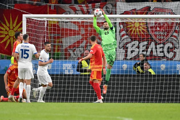 LJUBLJANA, SLOVENIA - SEPTEMBER 29: Stole Dimitrievski of North Macedonia (R) in action during the UEFA Nations League, League B Group B1, match between Slovenia and North Macedonia at Stadion Stozice, Ljubljana on September 29, 2026 in Ljubljana, Slovenia. (Photo by Igor Kupljenik Sports Press Photo). Copyright: xIgorxKupljenikx xSPPx Sportspressphoto_SPR242766