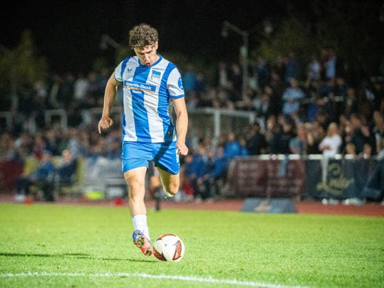 Friendly Match: Hertha BSC vs. Hertha 03 Zehlendorf Berlin, September 29, 2026: Friendly Match – Kian TODOROVIÄÜ (Hertha BSC, age 36) takes a free kick during the Hertha BSC vs. Hertha 03 Zehlendorf match at Ernst Reuter Sportfeld on September 29, 2026, in Berlin, Germany Copyright: xBEAUTIFULxSPORTS Kuehnx