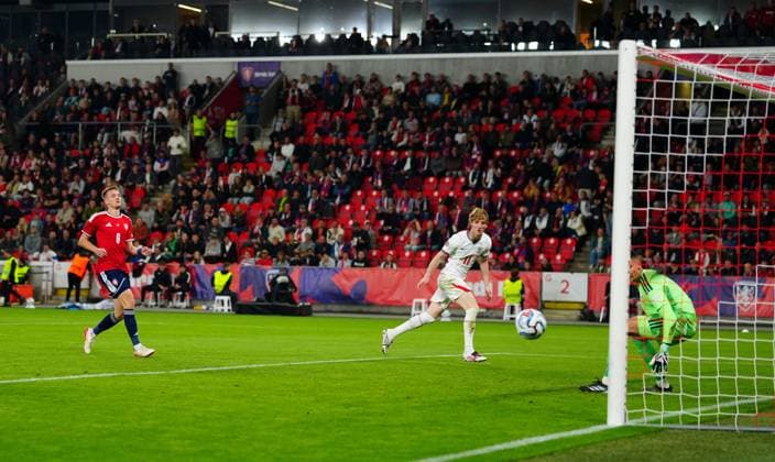 Anthony Gordon of England scores the opening goal Czechia v England, UEFA Nations League, Football, Fortuna Arena, Prague, Czechia - 29 Sep 2026Prague Fortuna Arena Czech Republic  Copyright: xJavierxGarcia Shutterstockx 17175831ak