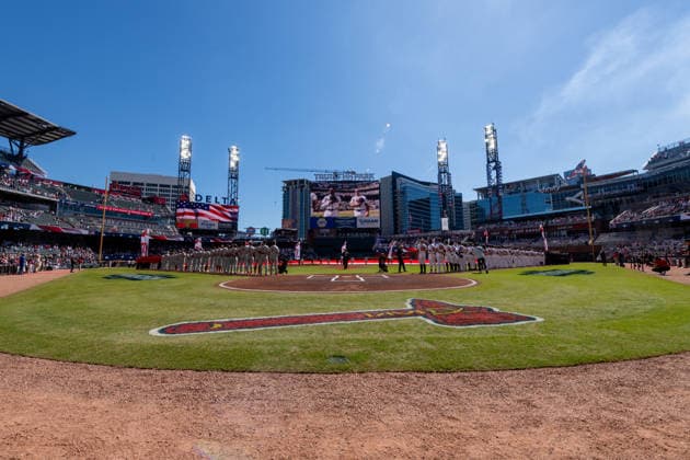 The Atlanta Braves and Philadelphia Phillies stand for the National Anthem in game one of the MLB, Baseball Herren, USA National League Wild Card round at Truist Park on Tuesday, September 29, 2026 in Atlanta, Georgia.  ATL20260928104 JULIANxALEXANDER