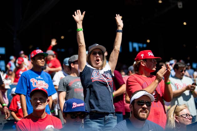 Fans cheer in the first inning against the Philadelphia Phillies in game one of the MLB, Baseball Herren, USA National League Wild Card round at Truist Park on Tuesday, September 29, 2026 in Atlanta, Georgia.  ATL20260928107 JULIANxALEXANDER