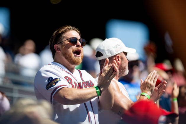 Fans cheer in the first inning against the Philadelphia Phillies in game one of the MLB, Baseball Herren, USA National League Wild Card round at Truist Park on Tuesday, September 29, 2026 in Atlanta, Georgia.  ATL20260928108 JULIANxALEXANDER