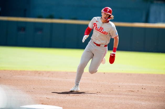 Alec Bohm 28 of the Philadelphia Phillies runs for third base in game one of the MLB, Baseball Herren, USA National League Wild Card round against the Atlanta Braves at Truist Park on Tuesday, September 29, 2026 in Atlanta, Georgia.  ATL20260928113 JULIANxALEXANDER