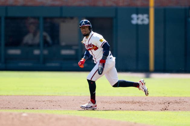 Ozzie Albies 1 of the Atlanta Braves runs during the game against the Philadelphia Phillies in game one of the MLB, Baseball Herren, USA National League Wild Card round at Truist Park on Tuesday, September 29, 2026 in Atlanta, Georgia.  ATL20260928117 JULIANxALEXANDER