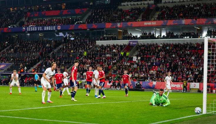 Lewis Hall of England reacts after shooting narrowly wide Czechia v England, UEFA Nations League, Football, Fortuna Arena, Prague, Czechia - 29 Sep 2026Prague Fortuna Arena Czech Republic  Copyright: xJavierxGarcia Shutterstockx 17175831al