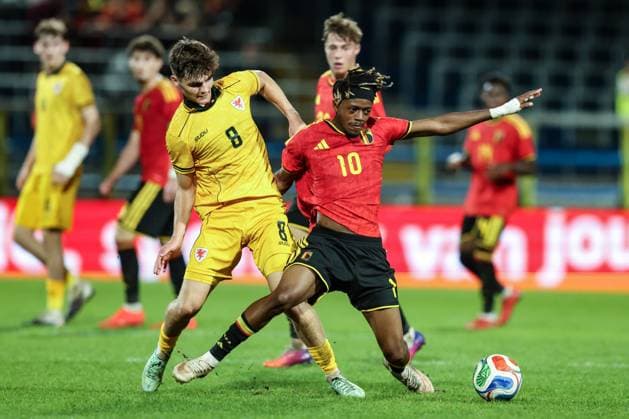 Wales Charlie Crew and Belgium s Samuel Mbangula fight for the ball during a soccer game between Belgium U21, U 21 and Wales U21, Tuesday 29 September 2026 in Westerlo, qualifier 7 8 for the 2027 European Championships. BRUNOxFAHY  x188272308x