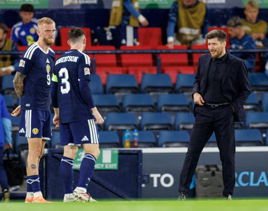 29.09.2026: Scotland v Switzerland: Scotland Manager Sebastien Pocognoli with Andy Robertson and Oliver McBurnie of Scotland  Copyright: xWilliexVassx NINTCHDBPICT001112149655