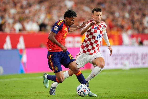 September 29, 2026, Sevilla, Sevilla, Spain: Lamine Yamal of Spain runs with the ball while under pressure from Ivan Perisic of Croatia during the UEFA Nations League 2026 27 group phase match between Spain and Croatia at Ramon Sanchez-Pizjuan stadium on September 29, 2026, in Sevilla, Spain. Sevilla Spain - ZUMAa181 20260929_zaa_a181_095 Copyright: xJoaquinxCorcherox