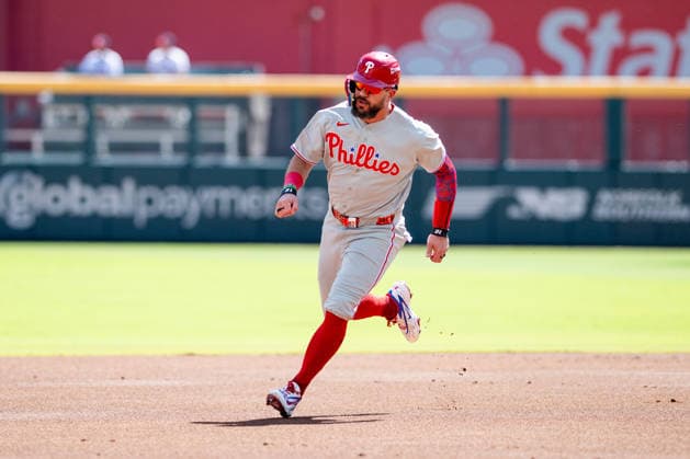 Philadelphia Phillies Kyle Schwarber rounds second base in the first inning against the Atlanta Braves in game one of the MLB, Baseball Herren, USA National League Wild Card round at Truist Park on Tuesday, September 29, 2026 in Atlanta, Georgia.  ATL20260928112 JULIANxALEXANDER