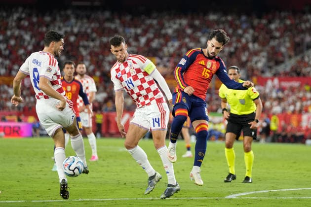 September 29, 2026, Sevilla, Sevilla, Spain: Alex Baena of Spain and Mateo Kovacic of Croatia compete for the ball during the UEFA Nations League 2026 27 group phase match between Spain and Croatia at Ramon Sanchez-Pizjuan stadium on September 29, 2026, in Sevilla, Spain. Spain V Croatia - UEFA Nations League 2026 27 Group A3 MD2  - ZUMAa181 20260929_zaa_a181_111 Copyright: xJoaquinxCorcherox