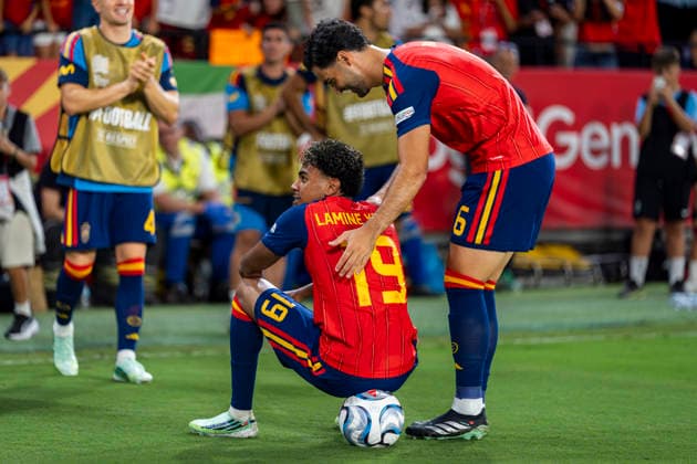 Spain v Croatia - UEFA Nations League 2026 27 Group A3 MD2 SEVILLE, SPAIN - SEPTEMBER 29: Lamine Yamal of Spain (L) celebrates his goal with Mikel Merino of Spain (R) during the UEFA Nations League 2026 27 group phase match between Spain and Croatia at Estadio Ramon Sanchez Pizjuan on September 29, 2026 in Seville, Spain. Seville Estadio Ramon Sanchez Pizjuan Seville Spain Copyright: xAlbertoxGardinx AGardin_20260929_Foot_Spa_Cro_0321