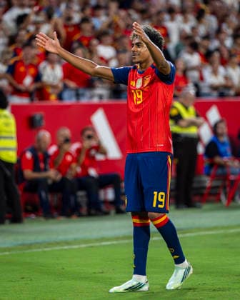 Spain v Croatia - UEFA Nations League 2026 27 Group A3 MD2 SEVILLE, SPAIN - SEPTEMBER 29: Lamine Yamal of Spain (L) celebrates his goal during the UEFA Nations League 2026 27 group phase match between Spain and Croatia at Estadio Ramon Sanchez Pizjuan on September 29, 2026 in Seville, Spain. Seville Estadio Ramon Sanchez Pizjuan Seville Spain Copyright: xAlbertoxGardinx AGardin_20260929_Foot_Spa_Cro_0323