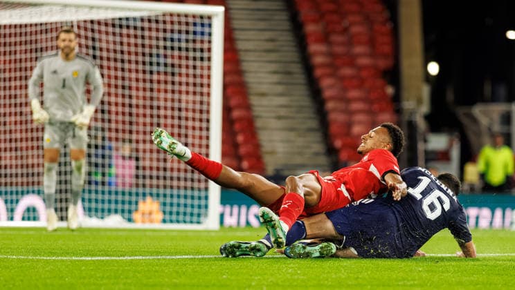 29.09.2026: Scotland v Switzerland: Scott McKenna of Scotland tackles Dan Ndoye of Switzerland  Copyright: xWilliexVassx NINTCHDBPICT001112154849