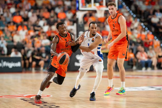 EuroLeague Round 2 match between Valencia Basket and of Kosner Baskonia Vitoria Gasteiz TJ Shorts of Valencia Basket seen in action during the EuroLeague Round 2 match between Valencia Basket and of Kosner Baskonia Vitoria Gasteiz at Roig Arena , (Valencia ) on September 29, 2025. Copyright: xVicentexVidalxFernandezx