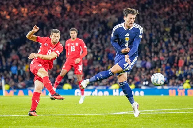 Soccer: UEFA Nations League 2026–2027, Matchday 2: Scotland vs. Switzerland at Hampden Park, Glasgow. Remo Freuler (Switzerland) takes a shot (8), while Luis Binks (Scotland) tries to block it (4). Copyright: xJOERANxSTEINSIEKx