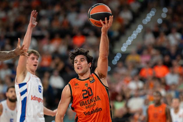 EuroLeague Round 2 match between Valencia Basket and of Kosner Baskonia Vitoria Gasteiz Gonzalo Corbalan of Valencia Basket seen in action during the EuroLeague Round 2 match between Valencia Basket and of Kosner Baskonia Vitoria Gasteiz at Roig Arena , (Valencia ) on September 29, 2025. Copyright: xVicentexVidalxFernandezx