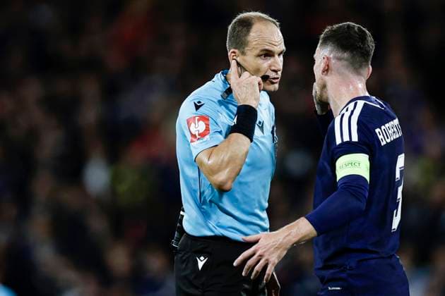 Scotland v Switzerland UEFA Nations League Andrew Robertson of Scotland speaks with the match referee during the UEFA Nations League Group B1 match at Barclays Hampden, Glasgow 29 09 2026 UK Newspapers OUT Copyright: xJamiexJohnstonx FIL-24011-0122